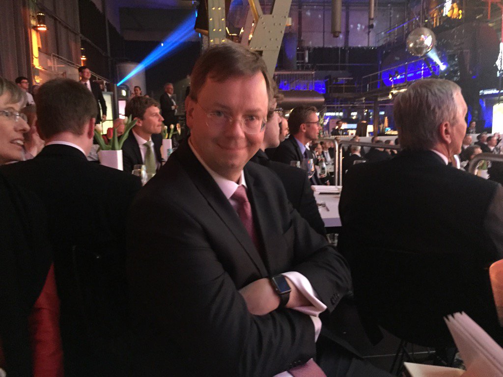 MarkPearsonACN's tweet photo. Jasper zu Putlitz - mr Innovation @ Accenture #DIP16 https://t.co/yWE1S68yia