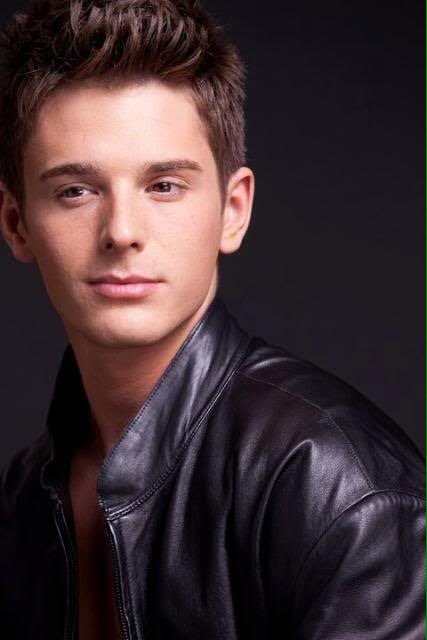 BattyInTheSun's tweet image. *Steven shapeshifts into this for a few days*

#NewAvi till Monday 😘😏😉