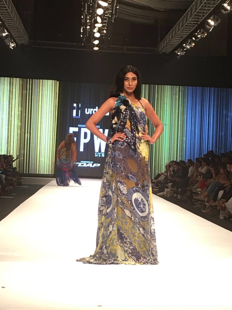 FashionPakistan's tweet photo. .@AFHashwani #FPW16 Jaw dropping glamorous outfits that you can't take your eyes off! https://t.co/n3IHZNPLQr