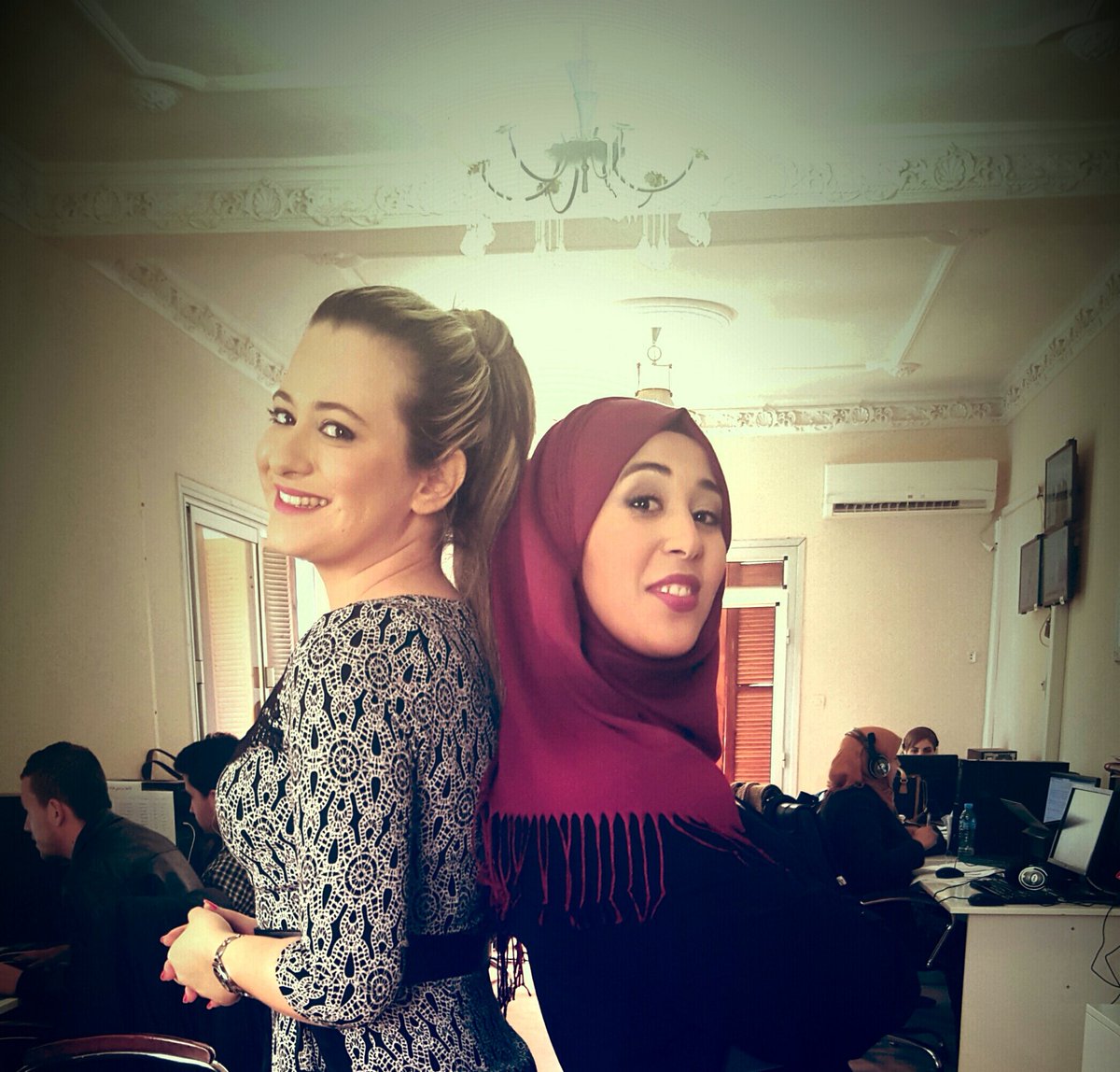 KahinaKajit's tweet photo. #Meteo #Backstage #readaction #freind @numidiatv @KahinaKajit @AMaghzouz #numidiameteo https://t.co/YxNvw7c37Z