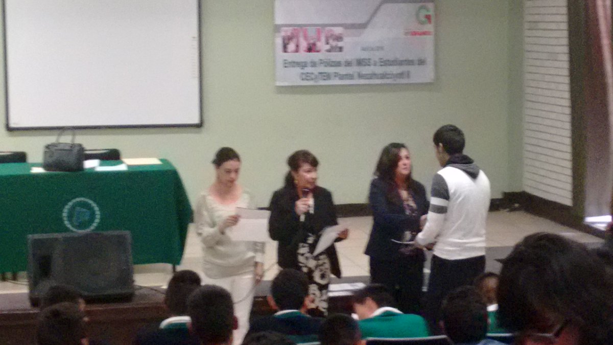 CecytemNeza_2's tweet photo. Entrega del seguro medico @Tu_IMSS a 872 alumnos con el apoyo de @eruviel_avila, @EPN, @somoscecytem, gracias. https://t.co/BBvw73vIHa