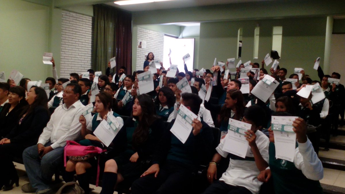 CecytemNeza_2's tweet photo. Entrega del seguro medico @Tu_IMSS a 872 alumnos con el apoyo de @eruviel_avila, @EPN, @somoscecytem, gracias. https://t.co/BBvw73vIHa