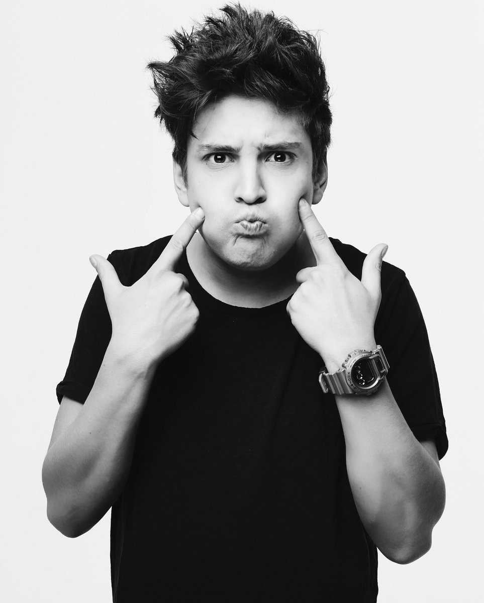 TheRealLiont's tweet photo. Er hier mit bösen Blick. 😗 https://t.co/b7b4qcyZgc