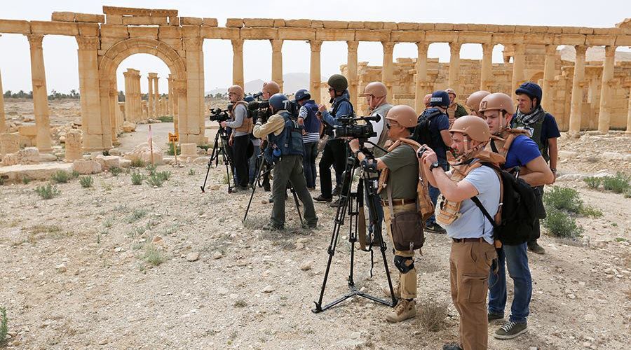 RT_com's tweet photo. US reporters ignore first journo tour of #Palmyra organized by Russian military – MoD https://t.co/oZ9ZMZx6uD https://t.co/kHEGa4kiWr