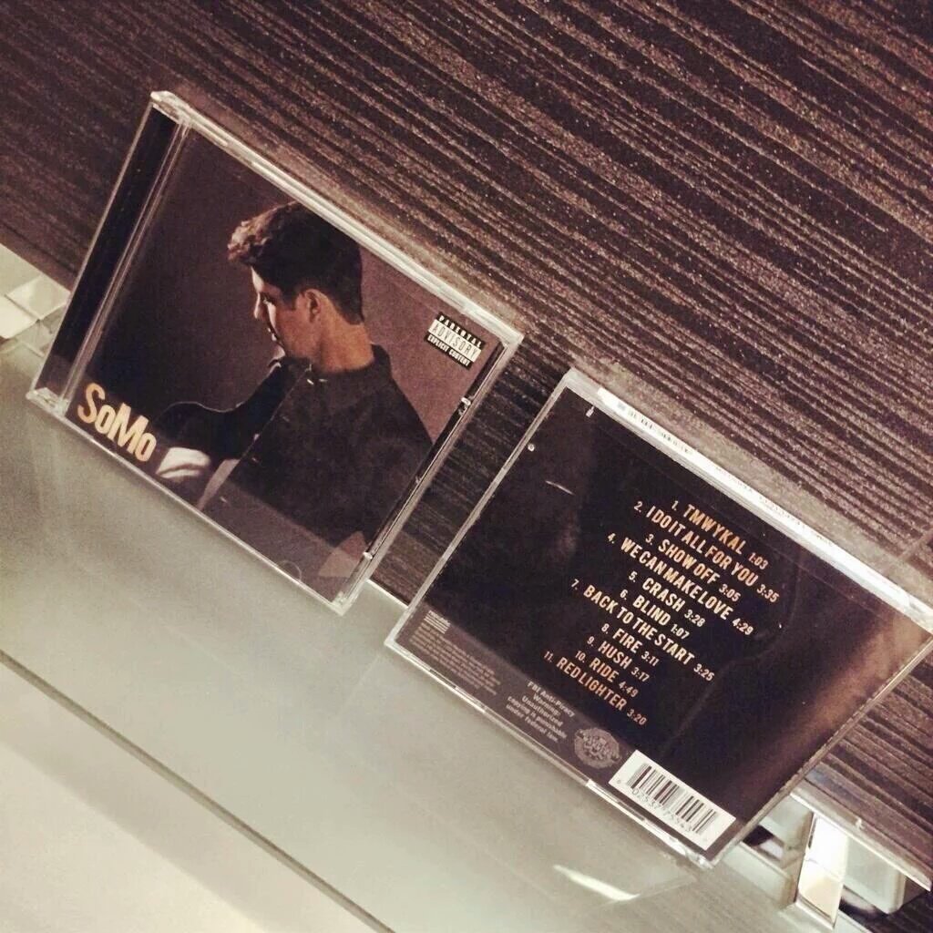 heeysamichuuuu's tweet photo. happy 2 years to @OfficialSoMo's self-titled album! the album that changed my life ❤💿🎧 #TwoYearsOfSoMo 😘 https://t.co/UHruzVgrn6