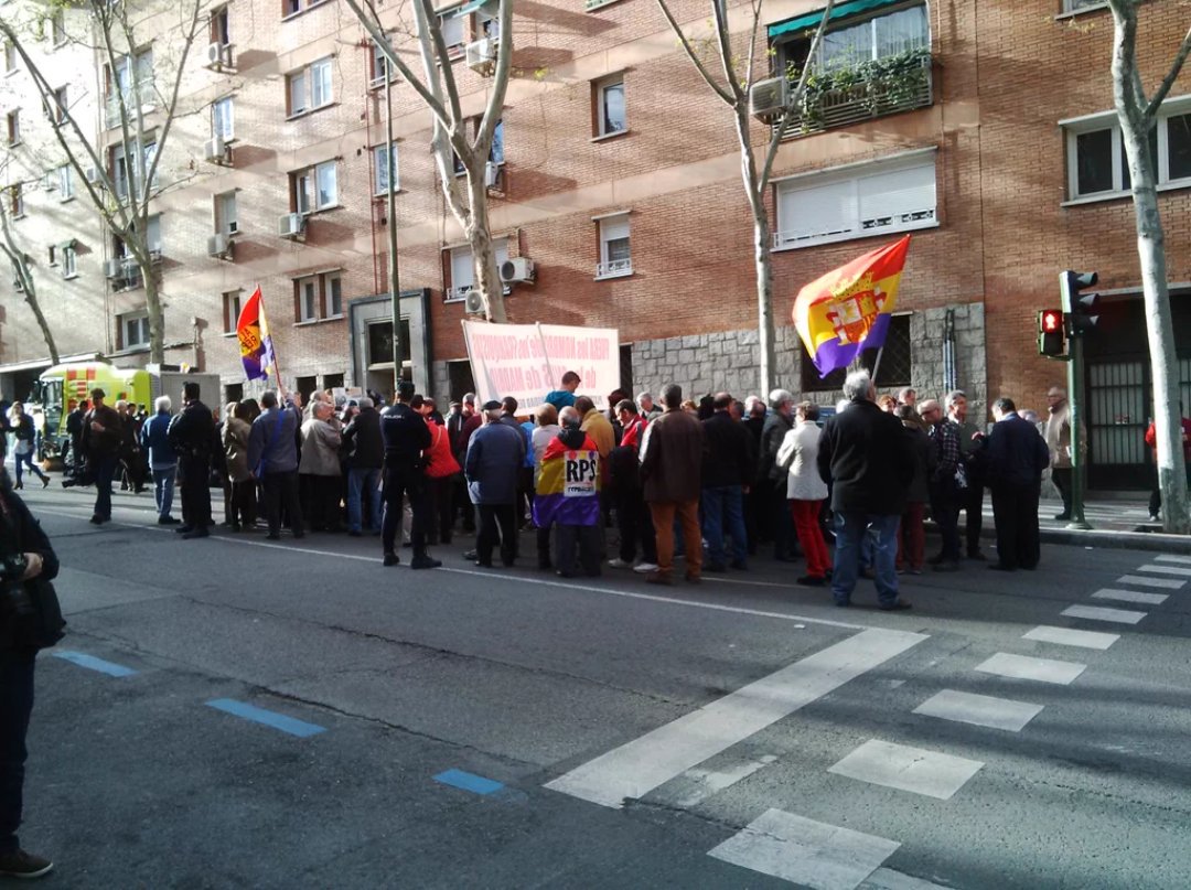 Manifestaciones para exigir a Carmena que acabe con las calles franquistas CfihausWsAQQ2y1
