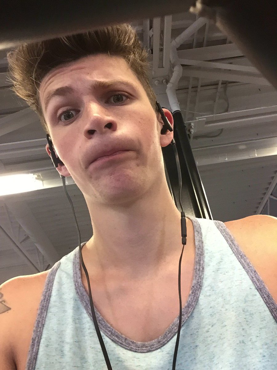 dionyorkie's tweet photo. Gym workouts #grinchplease https://t.co/TziYP30wzY