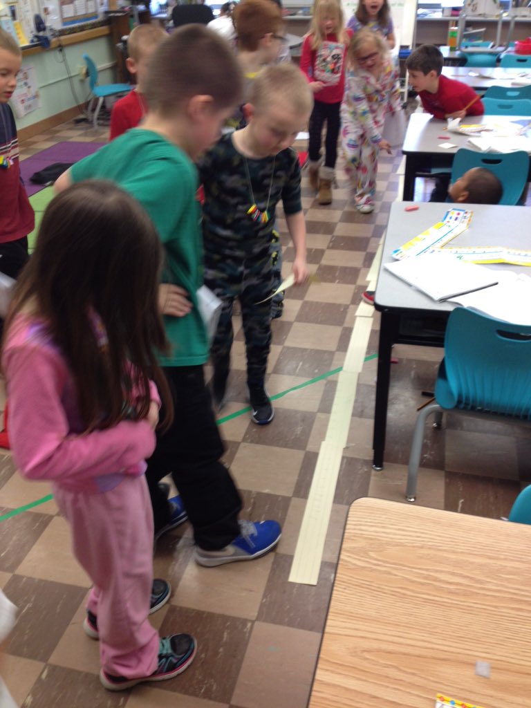 WalkersKinders's tweet photo. First grade fun measuring our room! About 170 paper clips!! #counting by 10s #wrightdmps https://t.co/QeKPBbS1UQ