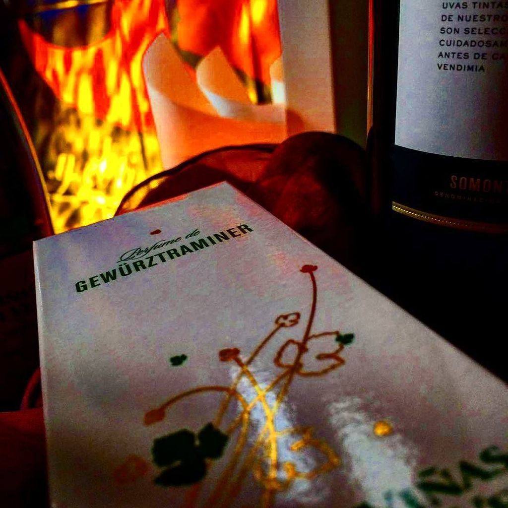 Un perfume para Emocionar.Unos vinos para enamorar esta noche.  #cenasentidos #RegalaZarag… ift.tt/1MkD7CU