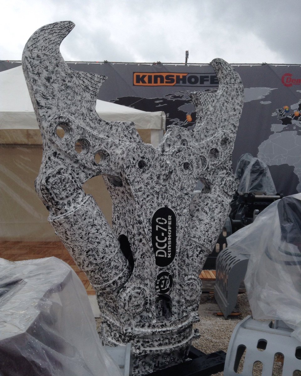 DemarecBV's tweet photo. @DemarecBV will display its 6t crusher prototype @baumaOfficial It's fast &amp; powerful with its 2 #demapower cylinders https://t.co/GtogYzhyzk