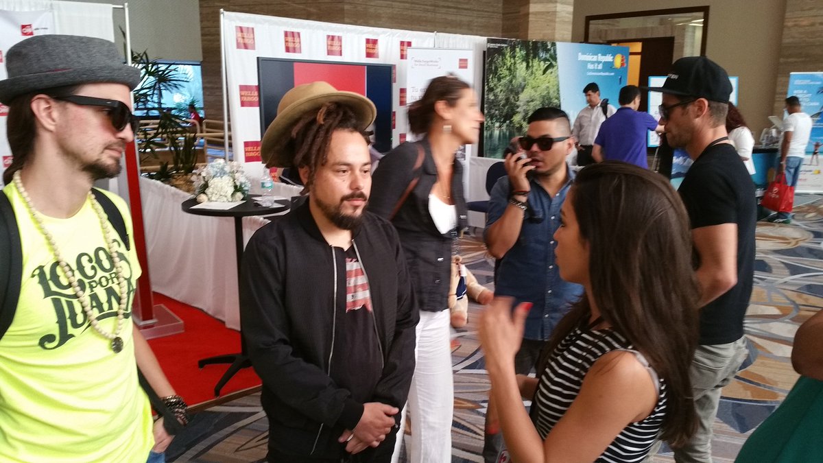 NataschaOS's tweet photo. Andrea de @HIPGive hablando con @LocosPorJuana de #LatinosGive en #Hispz16 https://t.co/3eXSBzutzQ