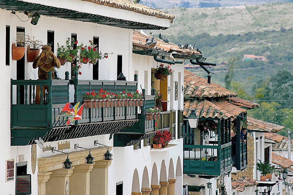 enmicolombia's tweet photo. en Instagram, @japaez912 publicó: Balcones de Villa de Leyva https://t.co/V1mG3gcy8r https://t.co/Jj6kXnuWqY