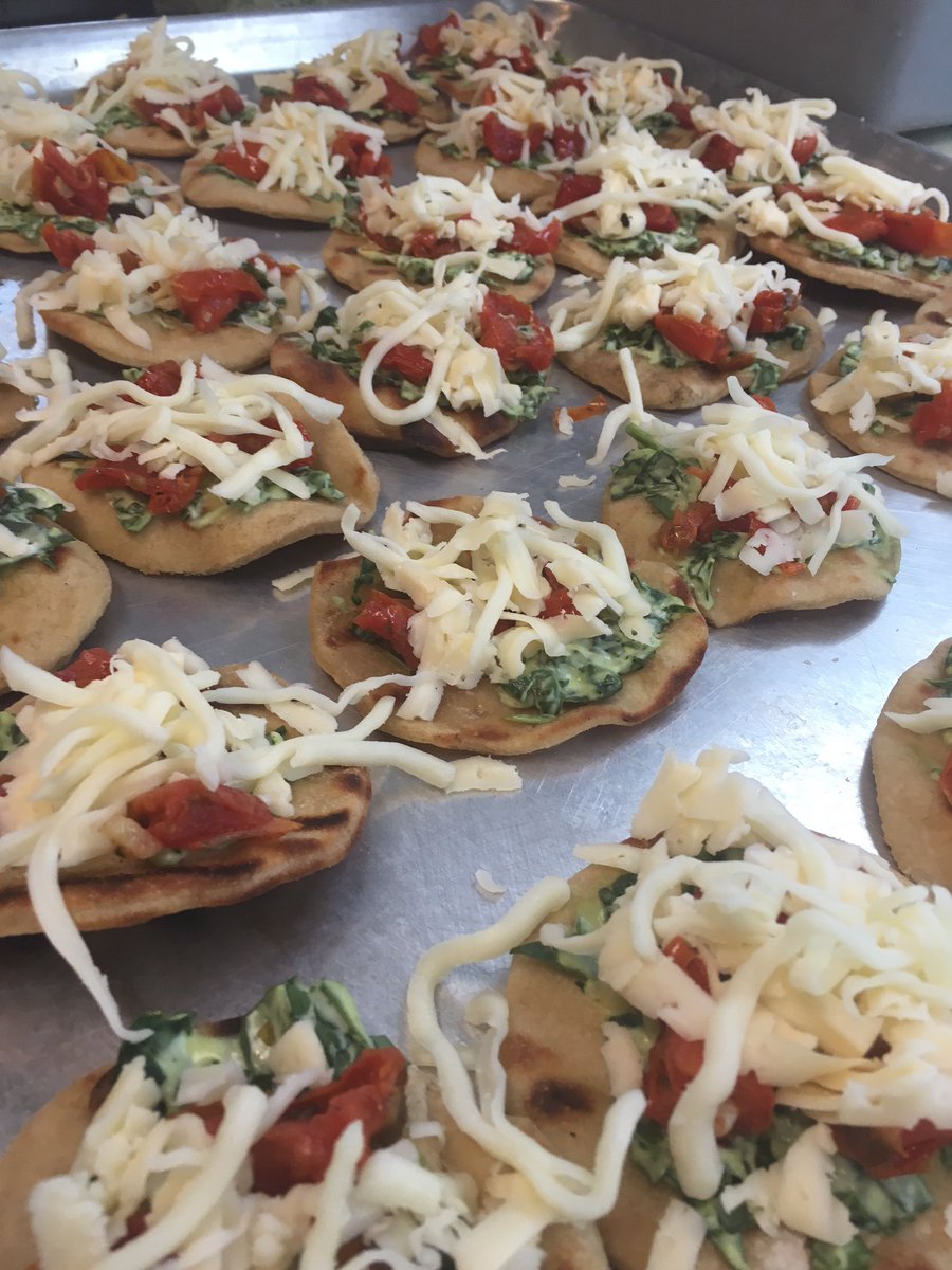 TheKennebunkInn's tweet photo. We are busy building our white truffle pizzas #lobster to be added to order for tonight's Grand Tasting #SLWineFood https://t.co/HXVPb71jHl