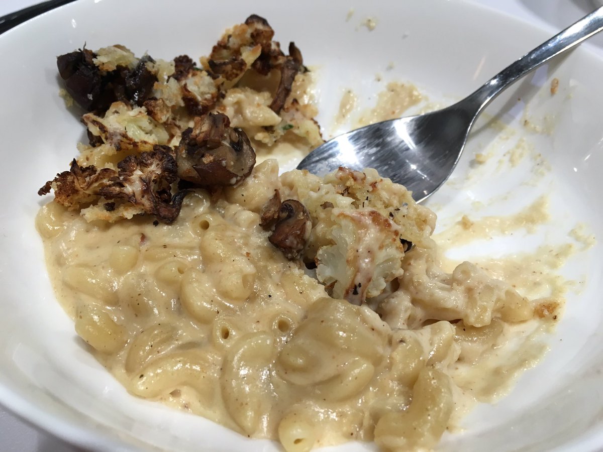 savvyvanessa's tweet photo. Love the mix from @farrellferal - rich profile of blue cheese + #cheddar with a little crunch. #CdnCheeseCookoff https://t.co/KLe0xWQu5b