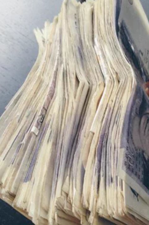 Ayakkabı kutumuz yok desteler başımıza bela oldu gelin beraber bölüşelim.
# benimuhtar seçin..