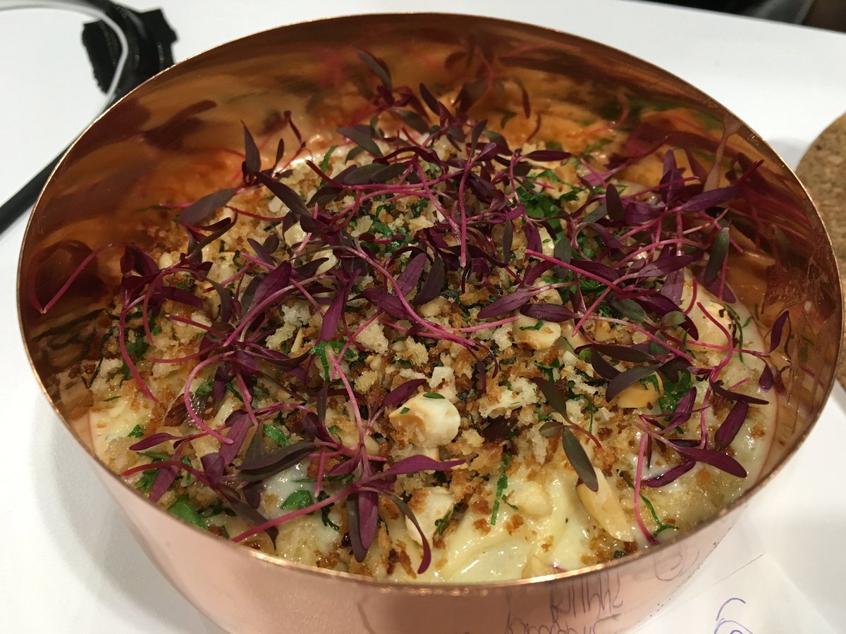 savvyvanessa's tweet photo. Most beautiful Mac n Cheese I've had - made with @thedrakehotel love by winner @ChefAlexandraF #CDNCheeseCookOff https://t.co/NcZ8yyJpms