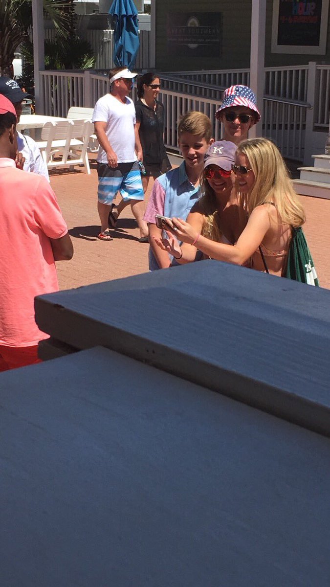 Matt w/ fans today via <a href="/beauhenson1/">Beau</a> <a href="/ryan__007/">Ryan Lawyer</a> <a href="/CheekJonathan/">Jonathan Cheek</a>  <a href="/john_petruzzi1/">John Petruzzi</a>