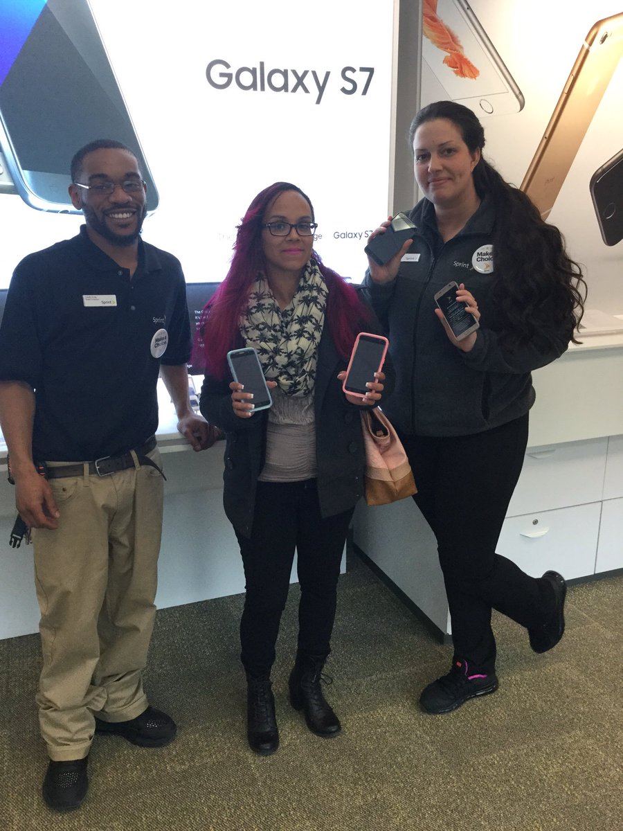 G2_DreamTeam's tweet photo. Existing customer taking advantage of BOGO S7's getting her 4 children new phones &amp; upgrading her line @SprintMWLS https://t.co/7eaU9ayFXB