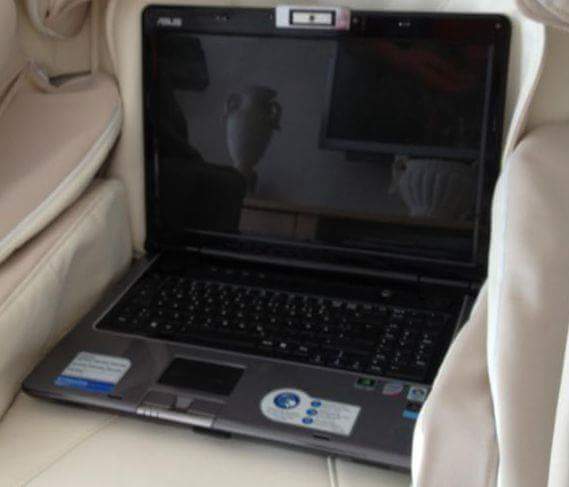 dingviech's tweet photo. Herr Asus hat Rente und genießt seine freie Zeit #PerfektesNotebook #ASUS #ZenBook https://t.co/SHcOpq1koh