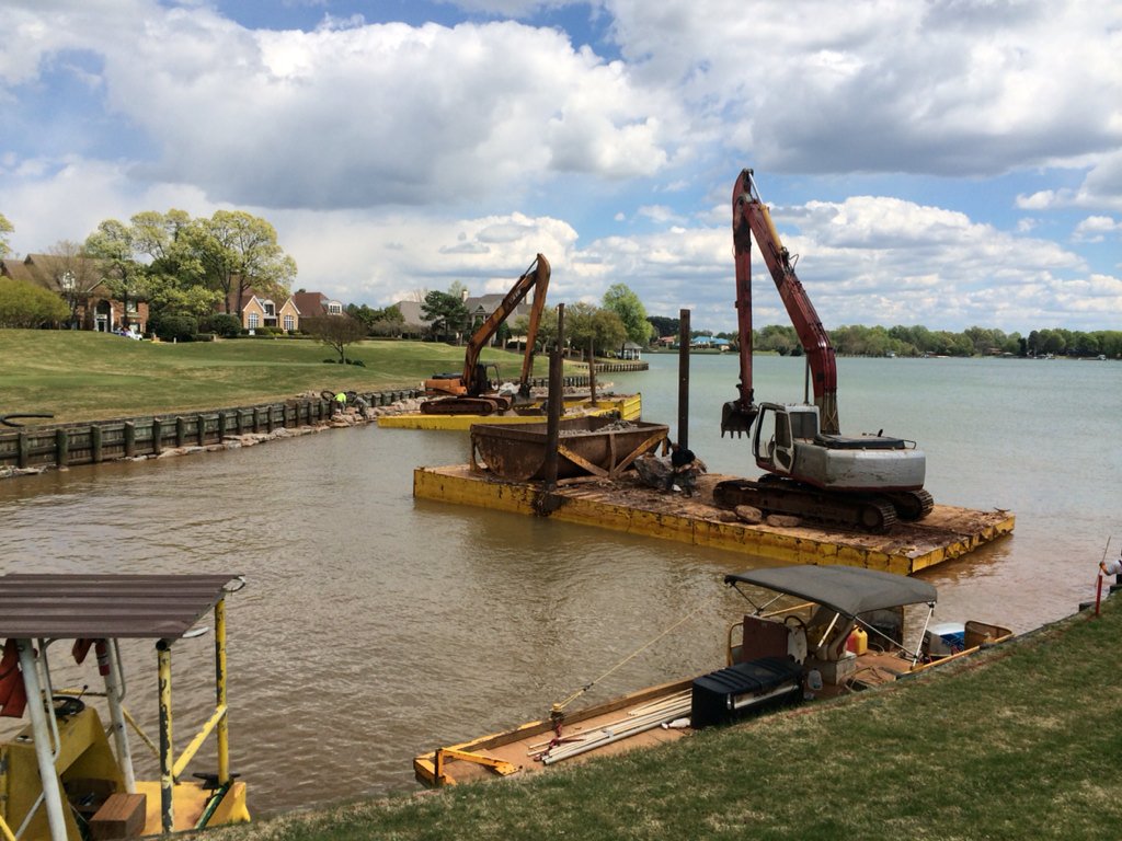 DMcRorie's tweet image. We&apos;re &quot;rockin&quot; and rollin now. Really starting to take shape. #2barges #CBC #boulderwall