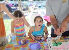 UncleLouieG's tweet photo. Contact us to book treats for your special event! https://t.co/SrEjOZOtGl https://t.co/vdfdHzkJgb