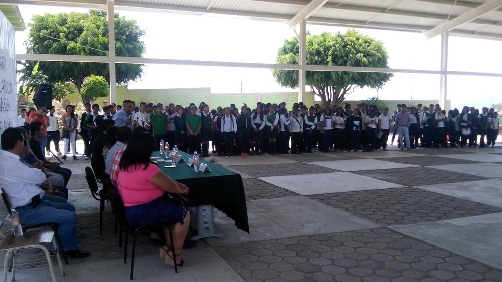 VinculacionMali's tweet photo. Entrega de tarjetas NSS y cartas personaluzadas del gobernador a nuestros alumnos, afiliación al IMSS https://t.co/Wx8W6oPmrY