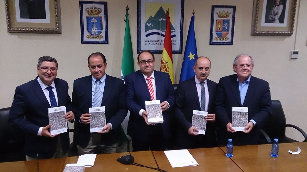 NoticiasDMalaga's tweet photo. Presentado "La Axarquía en los libros", obra de Francisco Gálvez,  nuestro director https://t.co/WQOnbM36Et