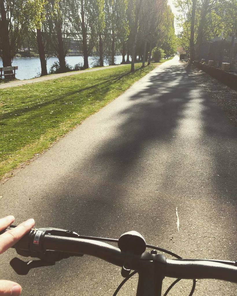 LukeLPeterson's tweet photo. Commute ✌🏻️🚲 https://t.co/JUs6b8QYcQ https://t.co/zj0v8cqdxX
