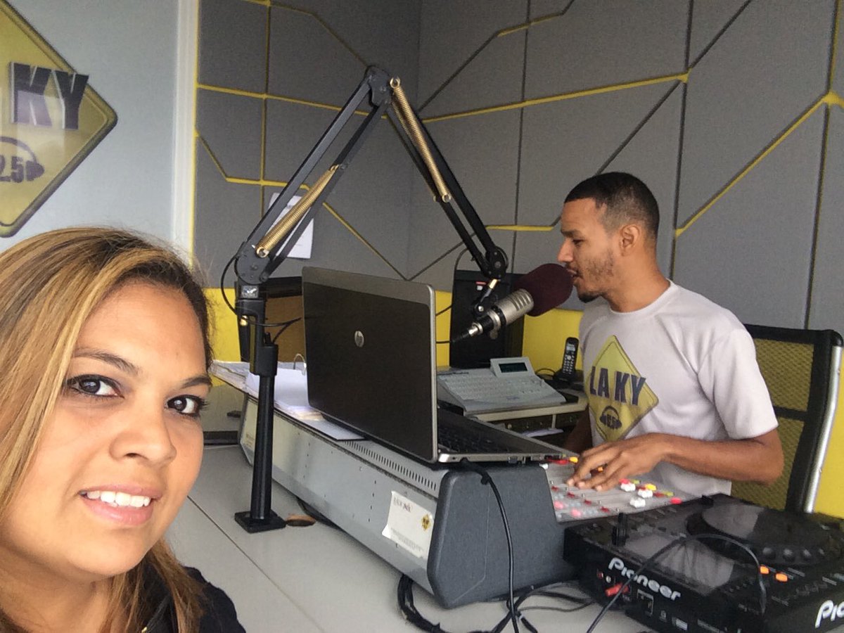 ejipsion's tweet photo. Hoy en gira de medios. Conoce los detalles del tour La sirenita. En estos momentos con @omar10vargas en la @LAKY925 https://t.co/RzaKBGuyaM