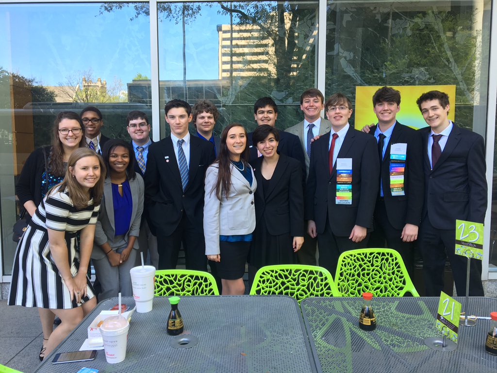 JudyKehr's tweet photo. @Hoover_FBLA members enjoying time together at @AlabamaFBLA conference before awards. #hooverpride #hhsbiz #ITHHS https://t.co/DgQTFND1As