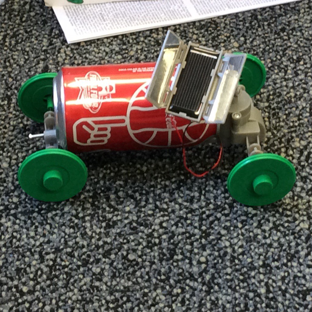 TeamHickman512's tweet photo. Our class made a solar powered car today. It's controlled by sunlight. @DiemerDarby @TeamHickman512 #Team512 https://t.co/NLZn1GgiNF