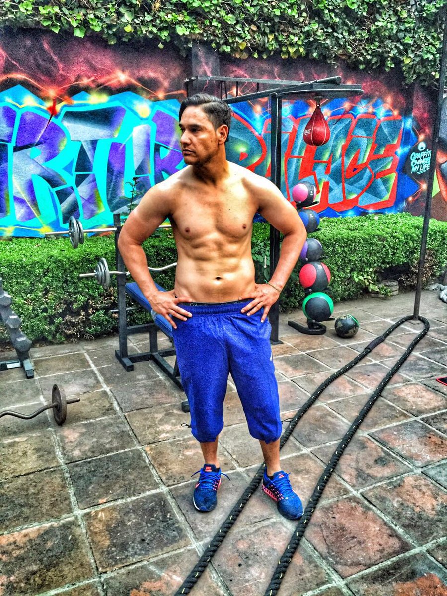 juanfutbol's tweet photo. ¡Se les acabó su gordito! @MoyMu23 le enseña al mundo que NO tiene nada de pancita. https://t.co/8pTyMlDvPe
