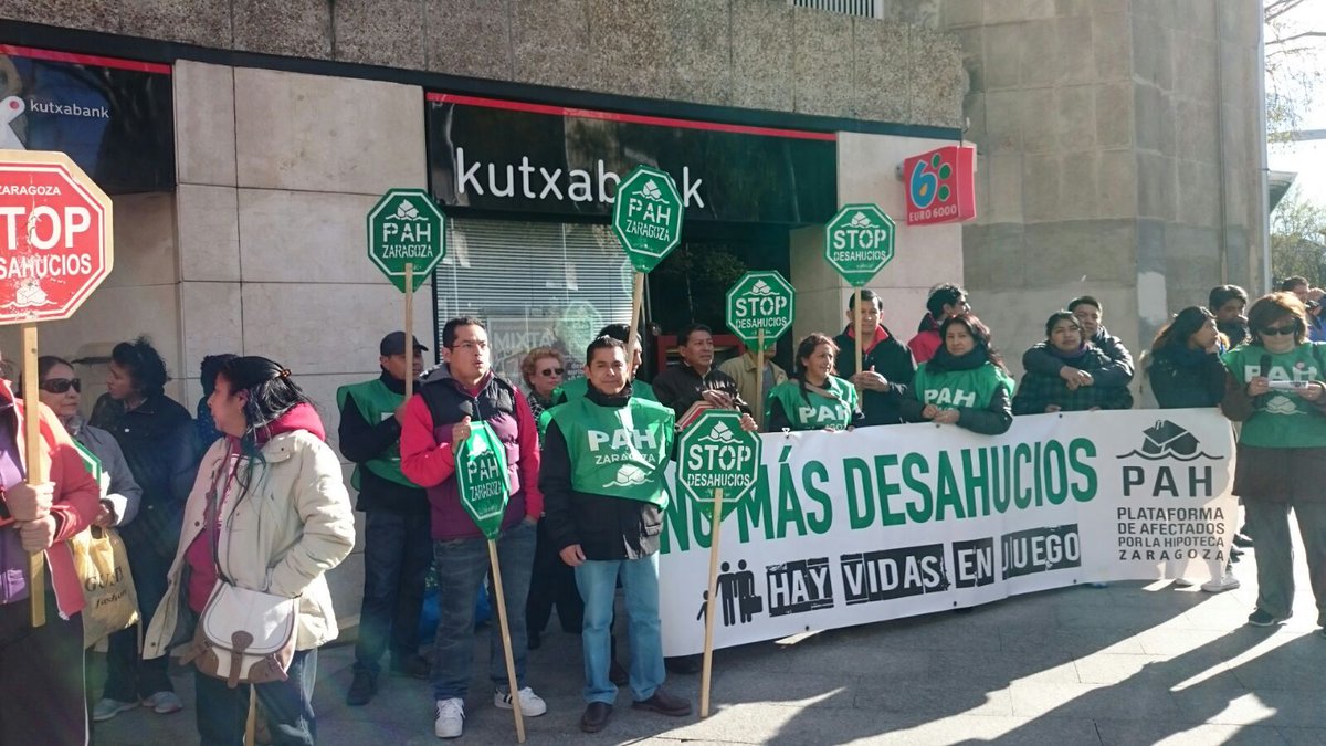 pahzaragoza's tweet photo. Jueves por la tarde ¿Donde vamos? a @Kutxabank @PahKutxa PEDIMOS SOLUCIONES PARA LAS FAMILIAS https://t.co/8yv34lJudF
