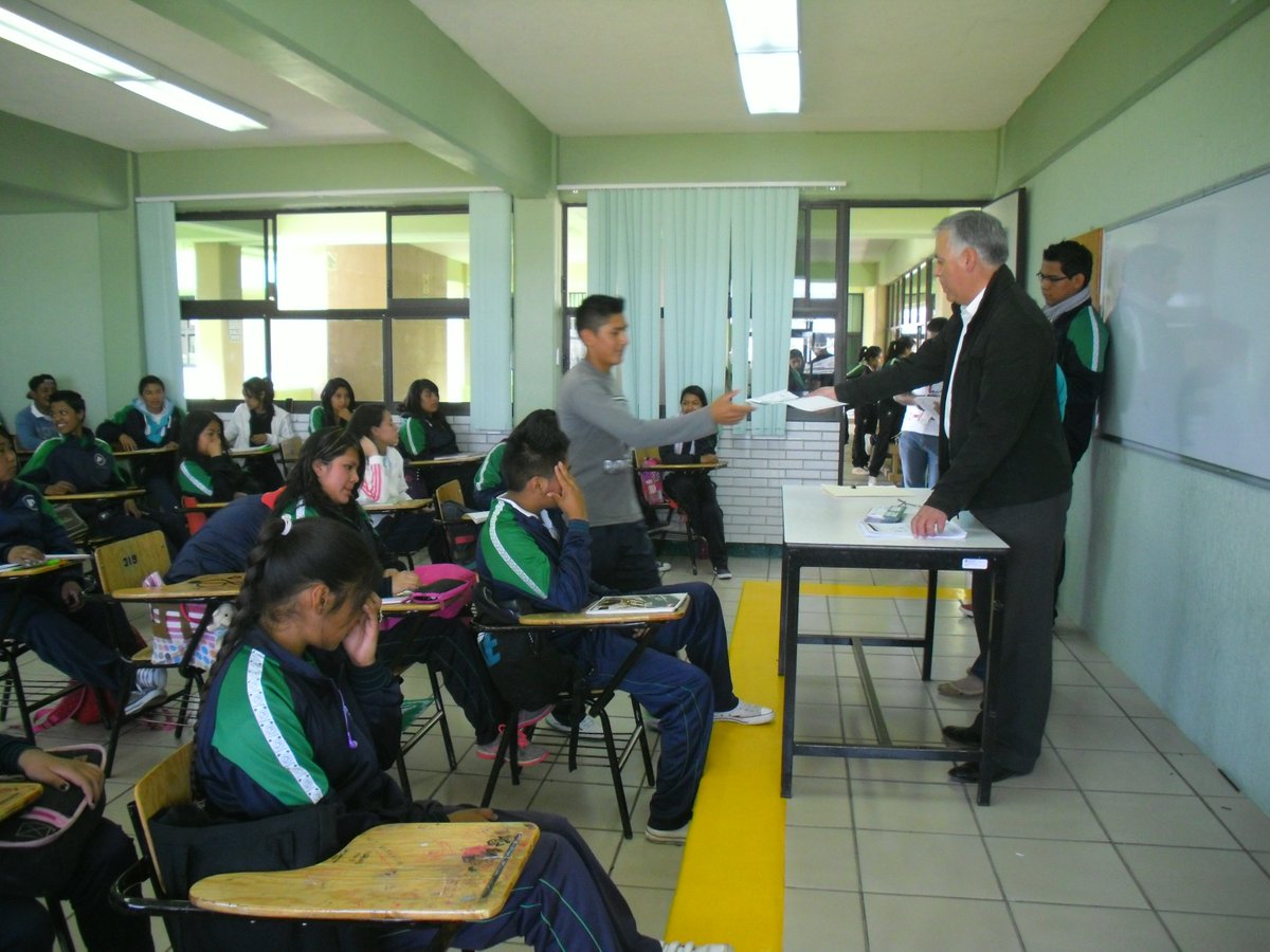 CecytemJiquipil's tweet photo. Atraves de @EPN  y @eruviel_avila  se hace entrega de las #polizas  @Tu_IMSS  a los 38,687 alumnos de @somoscecytem https://t.co/nMJCfqz26T