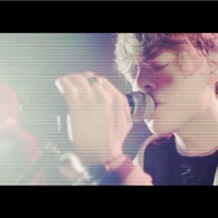 _doeeyed's tweet photo. Qua si limona anche con i microfoni #LastPartVideo https://t.co/5wUXeIJXsR