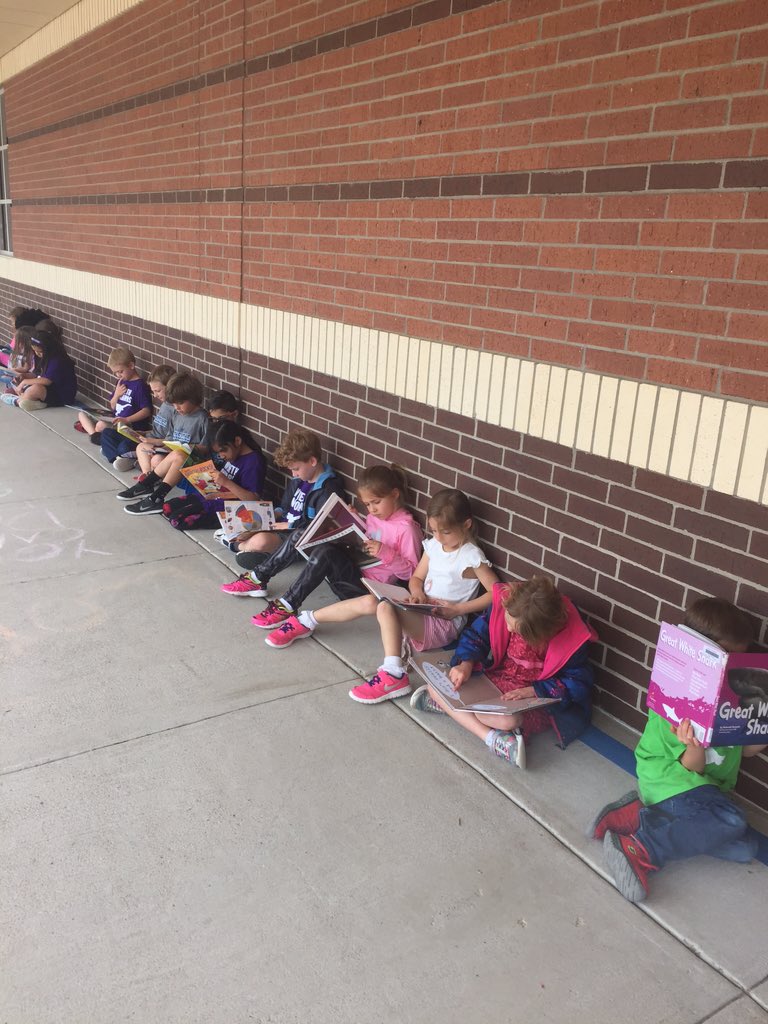 Jhughey7's tweet photo. Perfect day to have DEAR time outside! #Wilmeth #Wilmeth1stGrade #beautifulday #buildingstamina https://t.co/f6wJbeulDK
