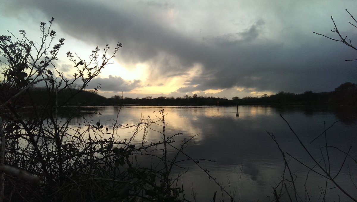 SeaghdhaO's tweet image. Great night out there after all the rain in #limerick #stormhour #rivershannon #MillRoad #corbally  #hiddenlimerick