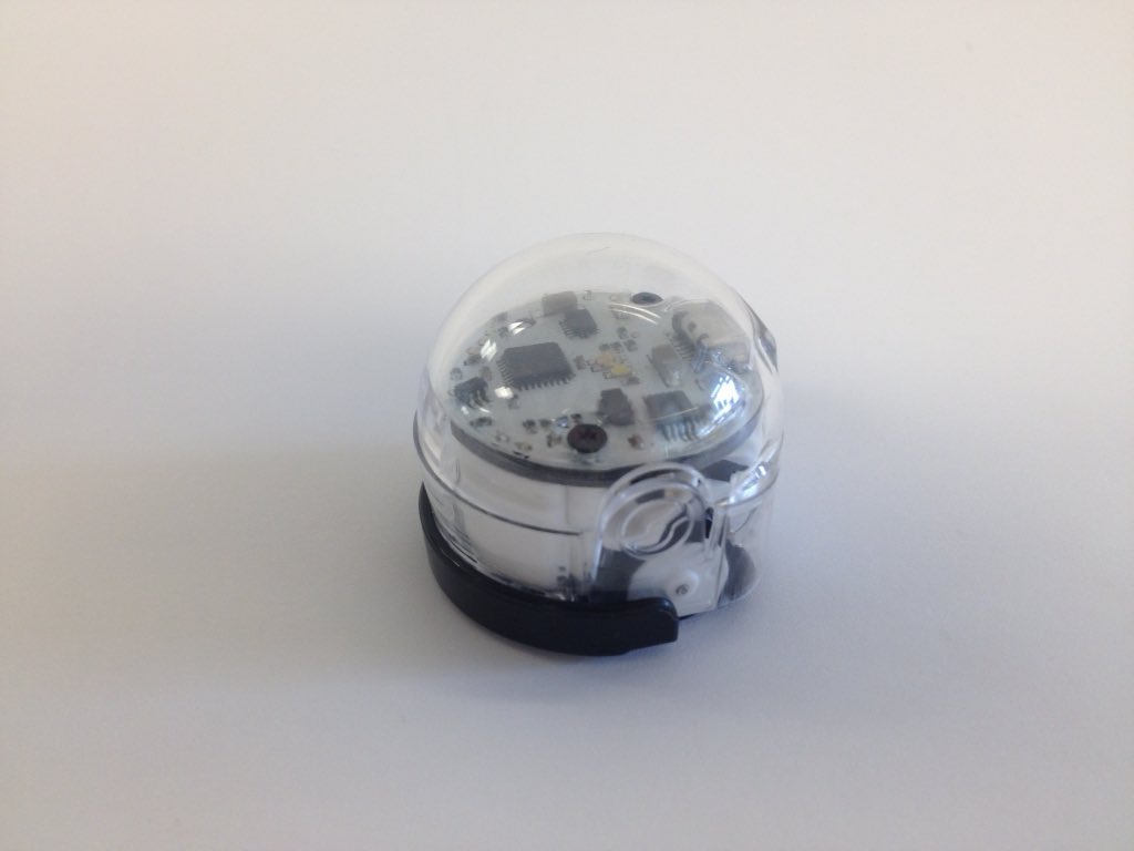 msgilbertrocks's tweet photo. Some @OZOBOT again today. Amazing to have #robotsontour for #meetandgreet this week. #NRW2016 @roboweek 🎉✨❤️😃 https://t.co/kLvgCDZvjy