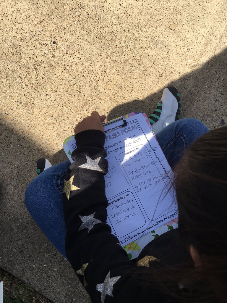 MrsAtnip's tweet photo. Where better to write lyrical poetry about nature than in the great outdoors?! #misdtlap #safarihook @ReneaKern https://t.co/nxxIn9IjnU