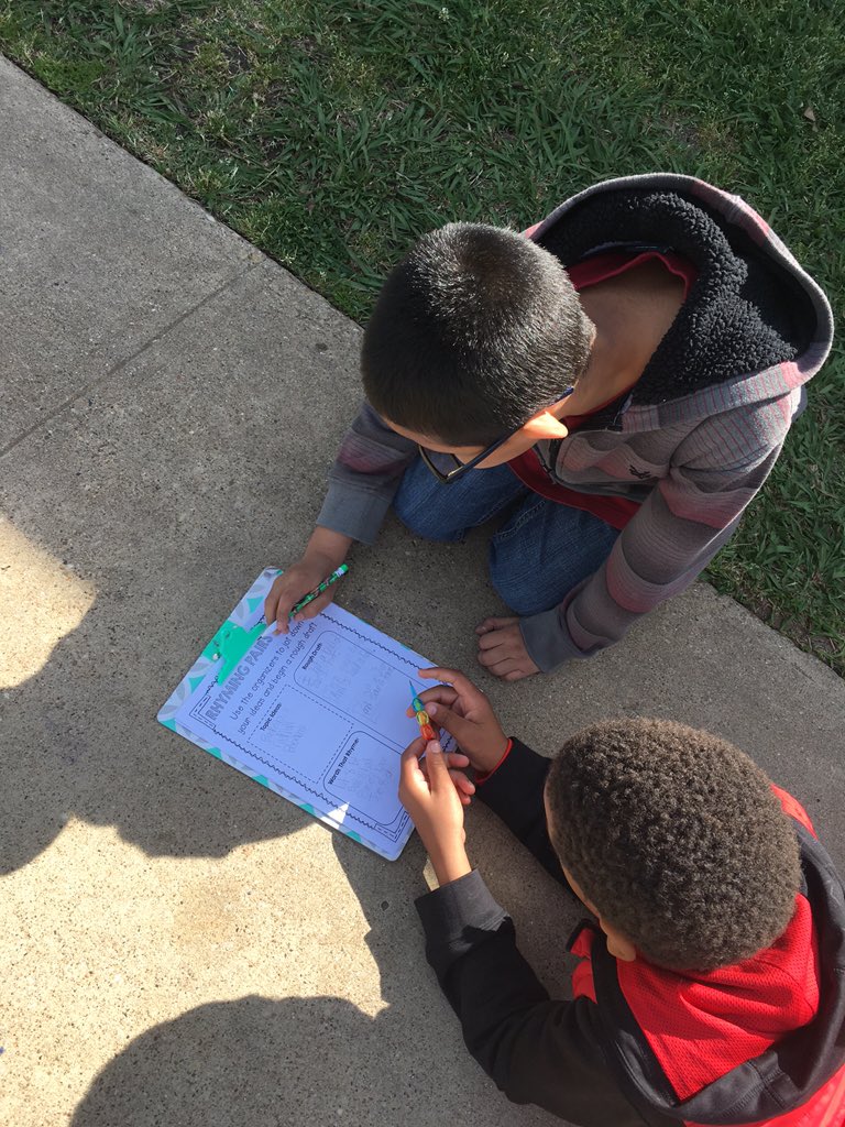 MrsAtnip's tweet photo. Where better to write lyrical poetry about nature than in the great outdoors?! #misdtlap #safarihook @ReneaKern https://t.co/nxxIn9IjnU