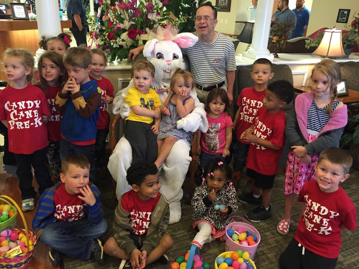 LegendHealthCr's tweet photo. #LegendHC - #EnnisTX had a wonderful weekend #egghunt with the children of our caring team members! https://t.co/bMxU5DS5M4