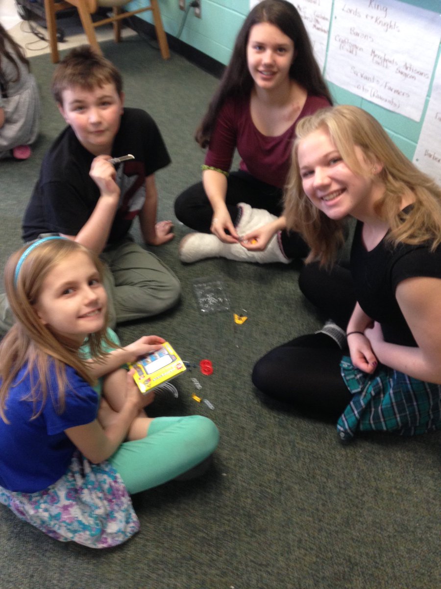 mrrhpps's tweet photo. Construction fun with Mr. Reynolds and Mrs. Skinner's class. https://t.co/ASTNPFv2Wg