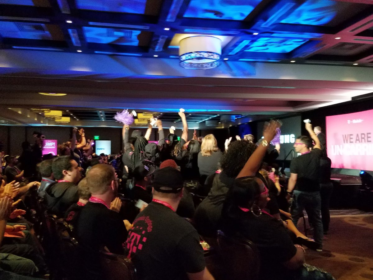 HPetal's tweet photo. I love #WinnersCircle!  @TravisWarren8 bringing the crowd to their feet https://t.co/tCxmxl9sEw