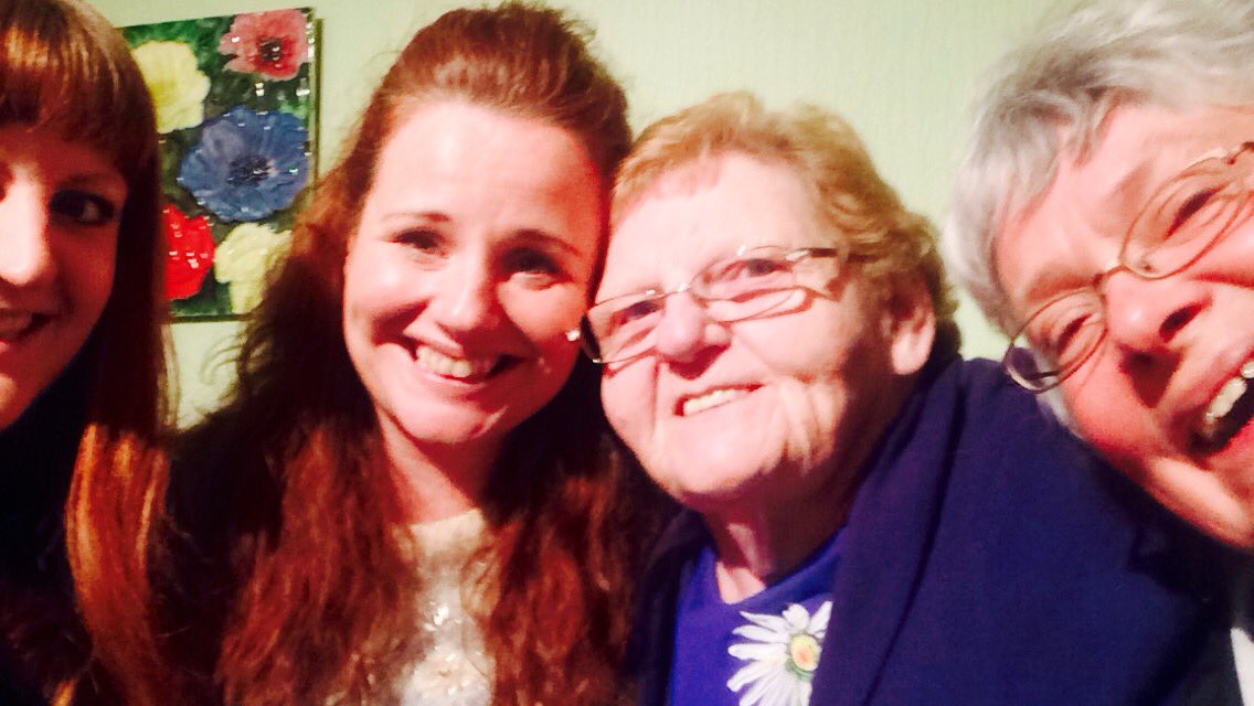 NettingthePlay's tweet photo. Team Netting's night with "accent coach" Auntie Stella... #quinesontour @mornayoung @SarahMcC1978 @edistark https://t.co/7ESOKVSS1F