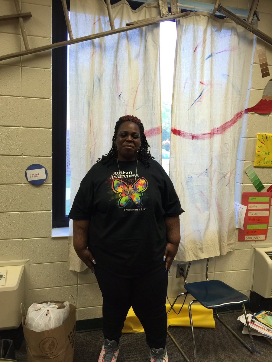 amalekslples's tweet photo. LES supporting Autism Awareness! https://t.co/RezjD7mEmC