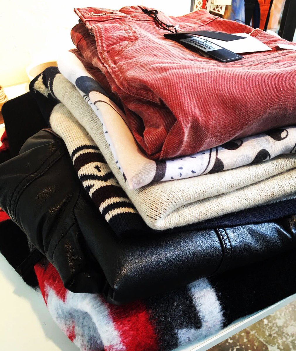 Poa Studio tweet media