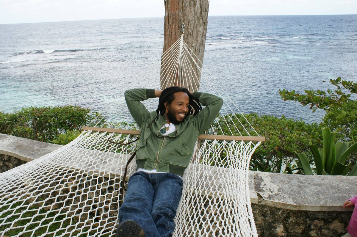 ziggymarley's tweet photo. Take a break from them rat race and enjoy your weekend friends. 
Take a listen to #WEEKENDSLONG #ZIGGYMARLEY https://t.co/WZkkAOYUfM