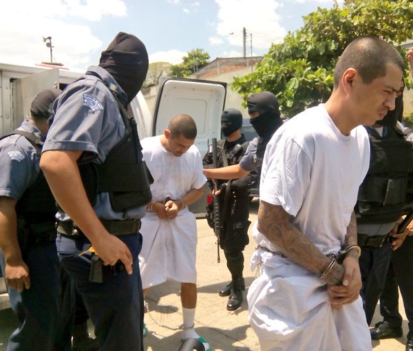 "@Comunica_DGCP informa traslado de 22 internos desde el Penal de Quezaltepeque hacia el Penal de Zacatecoluca.