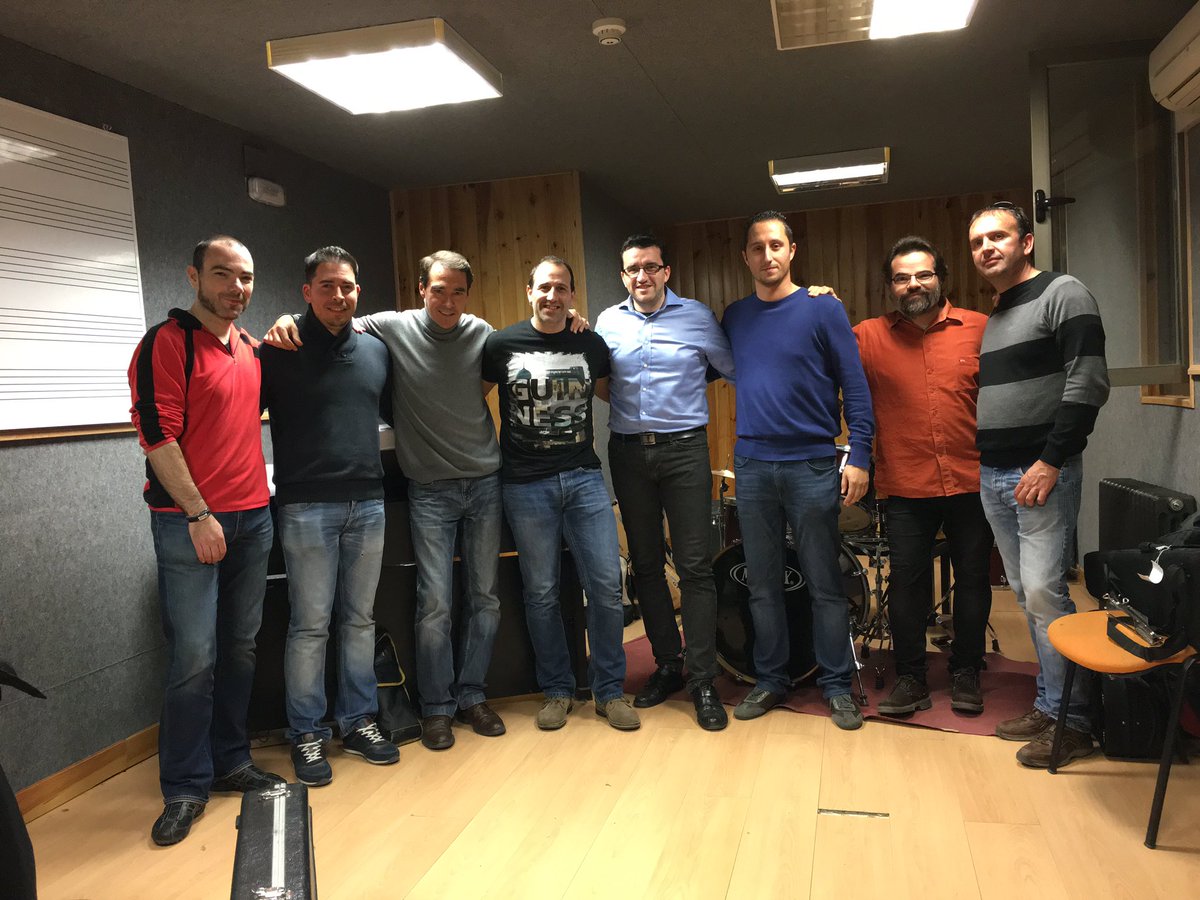 teachersbandcu's tweet photo. Primera toma de contacto con el proyecto "Cuenca es música". Mañana, grabación en @OrganicAudioEst #Cuenca20A https://t.co/ZvIsYqcDz2