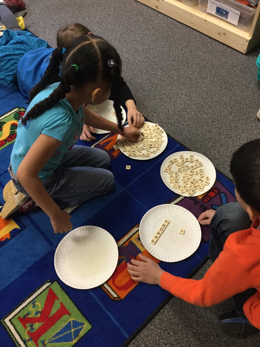 MrsZhp's tweet photo. Practicing our word work station during reading time. https://t.co/LrQelENJ1V